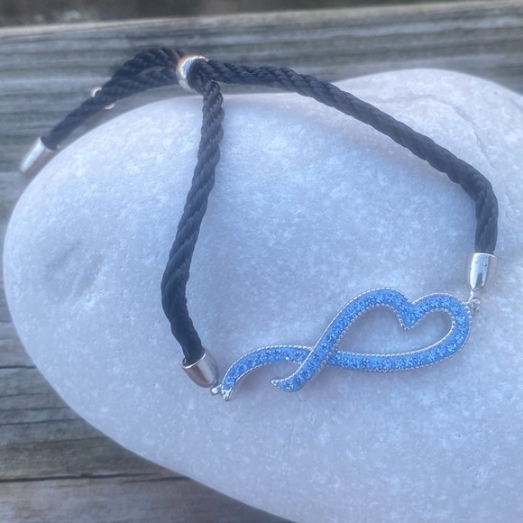 Light blue crystal heart bracelet NWT - Picture 2 of 11